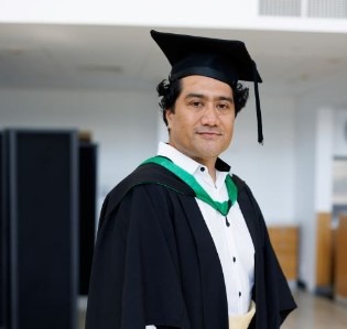Member_Story_DrSioneAkauola_3117283.jpg