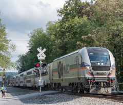 Marc_commuter-rail_240x205_3296392.jpg