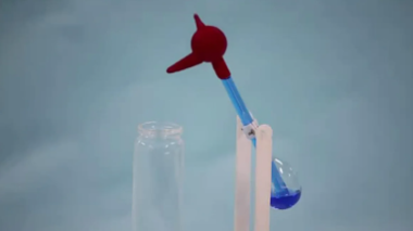 A new electricity generator is inspired by the "drinking bird toy." Credit: Xuezhi Qin and Hao Wu.