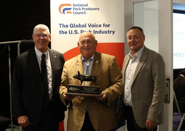 ThompsonAward1_3346830.jpg